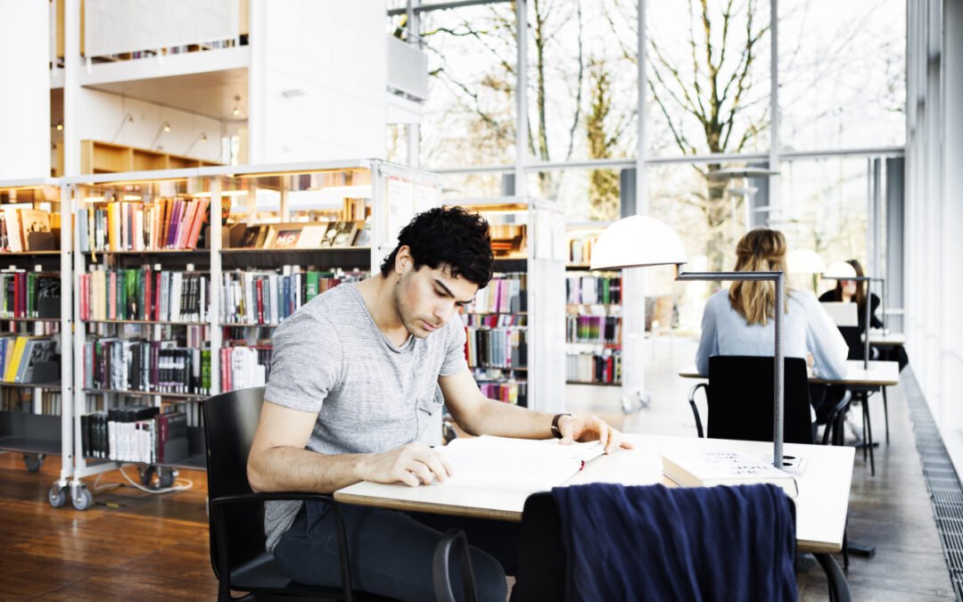 Jak wybierać kierunki studiów, które gwarantują dobrą pracę po ukończeniu?